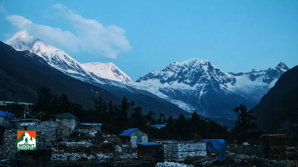 Manaslu circuit trek with tsum Valley, Guide to manaslu circuit trek