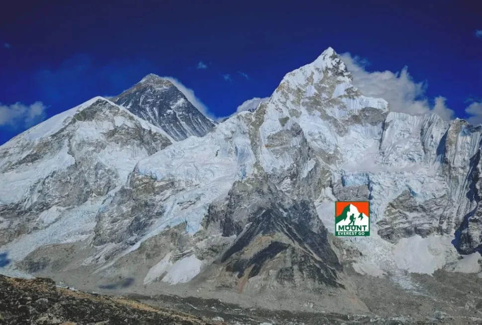 Everest udsigt fra Everest Three Pass Trek, Everest Bace Camp Trek koster