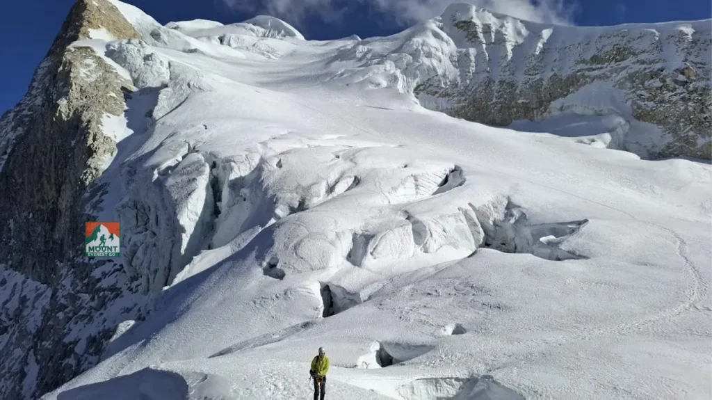 Escalade de Pic de Larkya