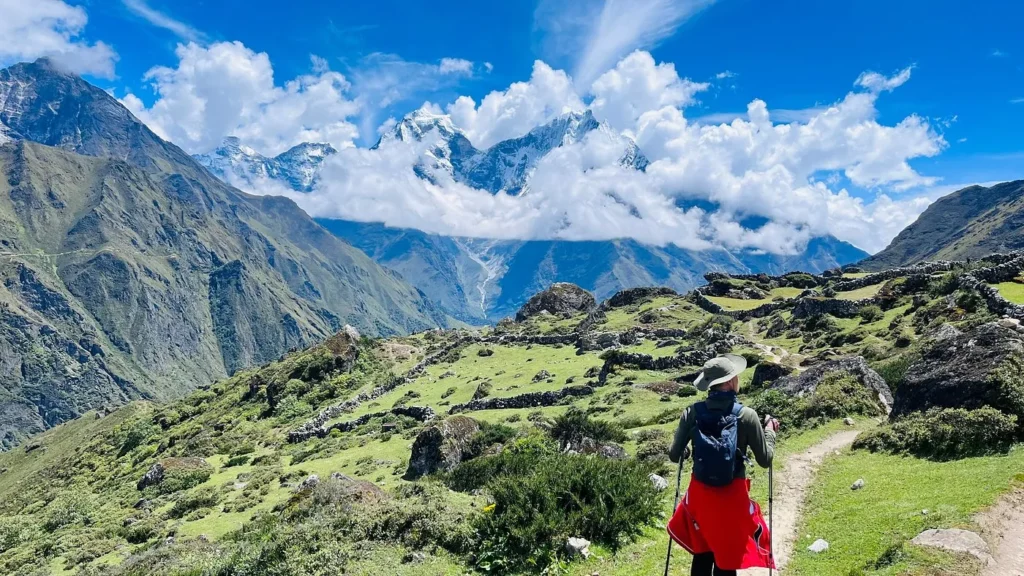 Przełęcz Chola z jeziorem Gokyo i bazą Everest