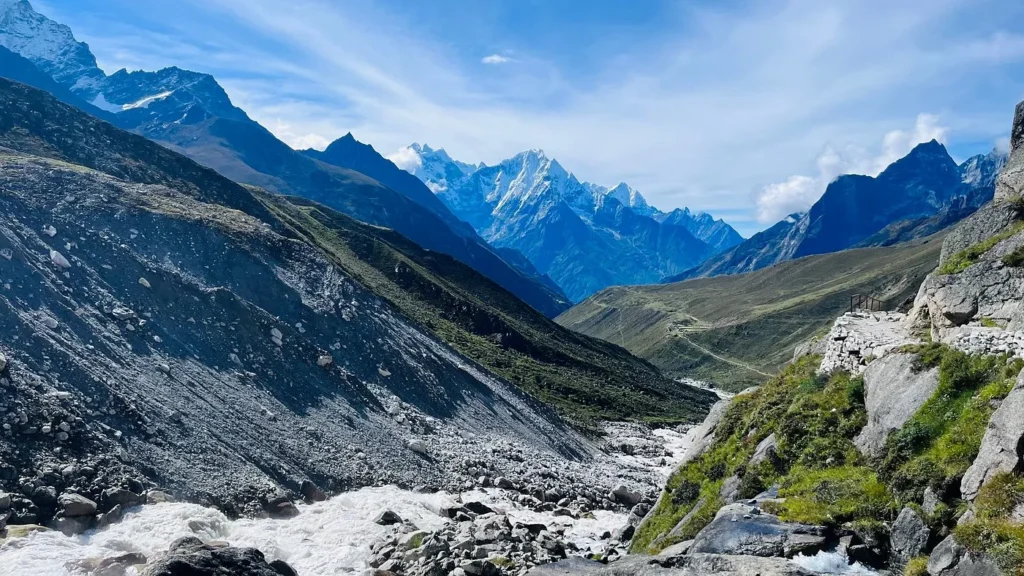 Przełęcz Chola z jeziorem Gokyo i bazą Everest