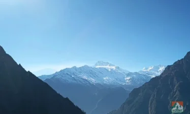 马纳斯卢Serang Gompa Trek和Larkya La Pass Trek