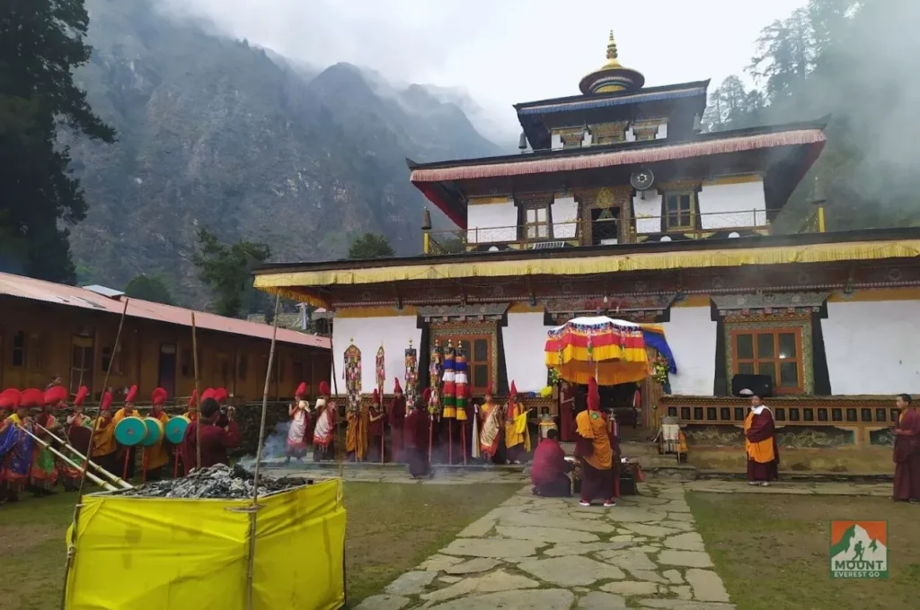 Trek Serang Gompa i Larkya La Pass Trek, Manaslu
