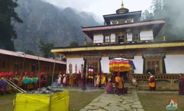 马纳斯卢Serang Gompa Trek和Larkya La Pass Trek