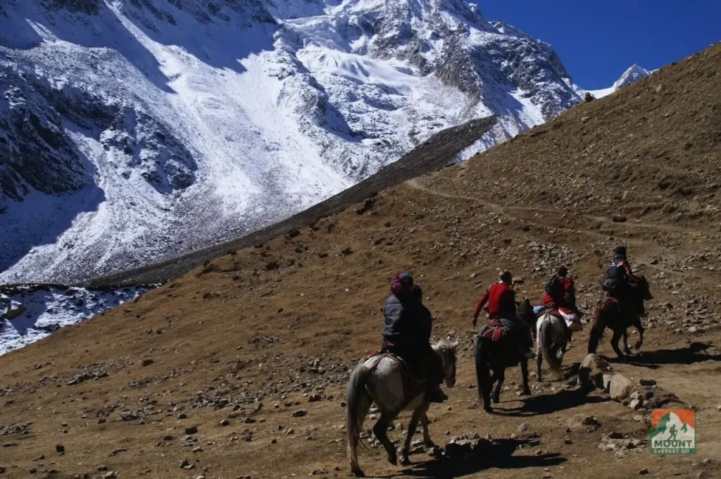 Trek Serang Gompa i Larkya La Pass Trek, Manaslu