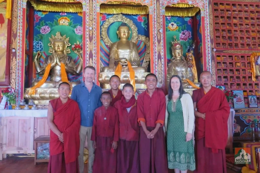 Serang Gompa Trek i Larkya La Pass Trek,