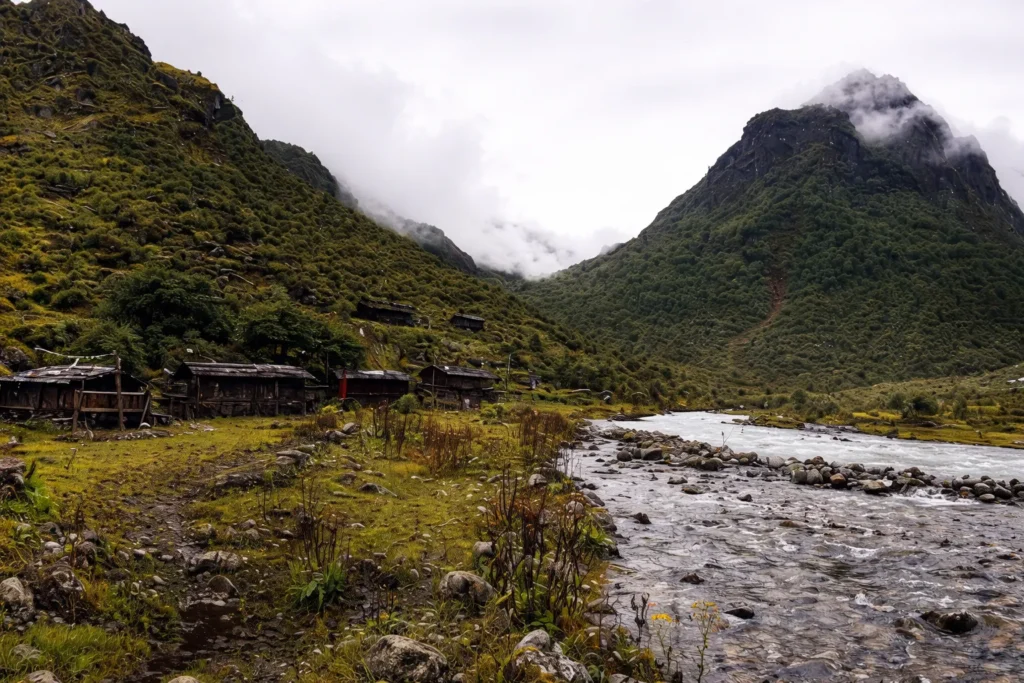 Sherpani col z obozem bazowym Makalu