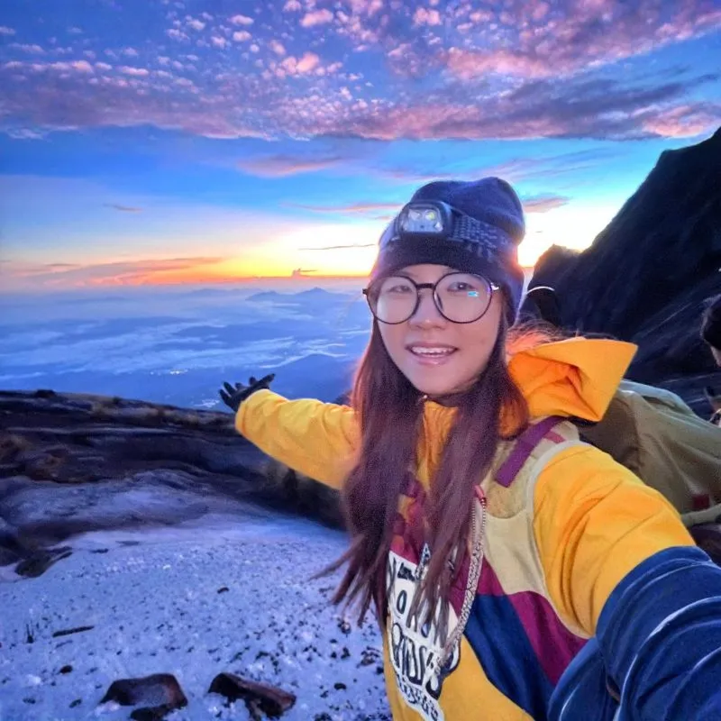 li , Malaysian Guide and representative
