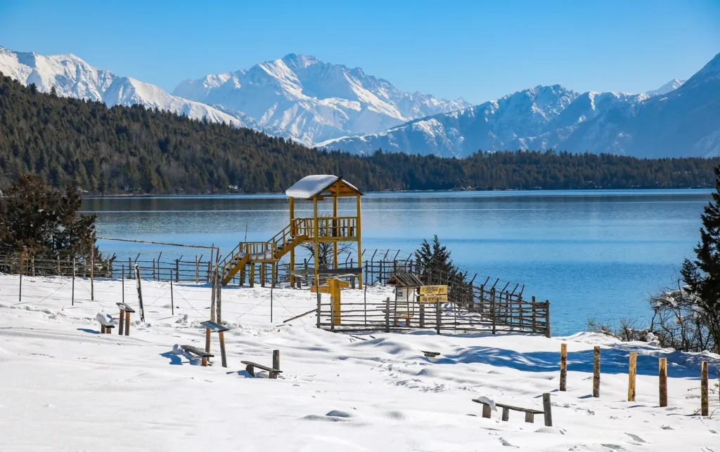 拉拉湖徒步旅行