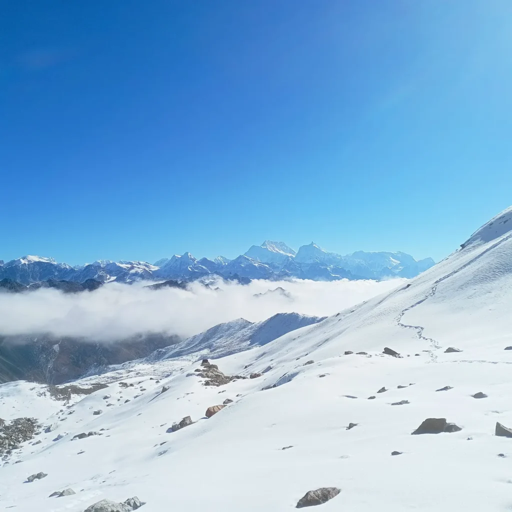 Wyprawa do bazy Kanchenjunga Base Camp w Nepalu, śnieg