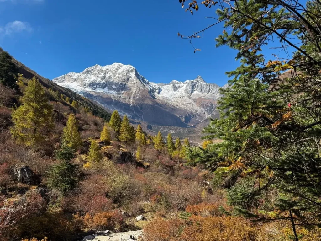 Manaslu Circuit photography trek in mountain nepal